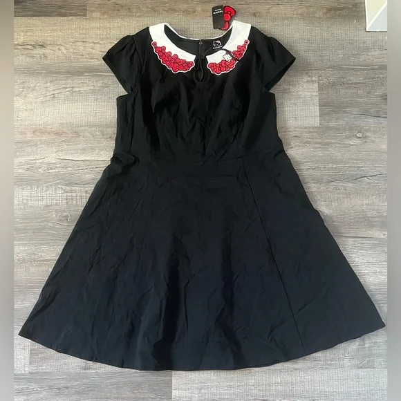 NWT! TORRID Hello Kitty Dress Peter Pan Collar Swing Pinup Retro 2X Sanrio Black - Picture 3 of 6